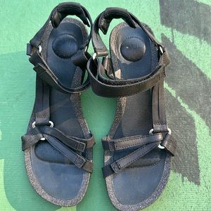 Teva sandles size 8